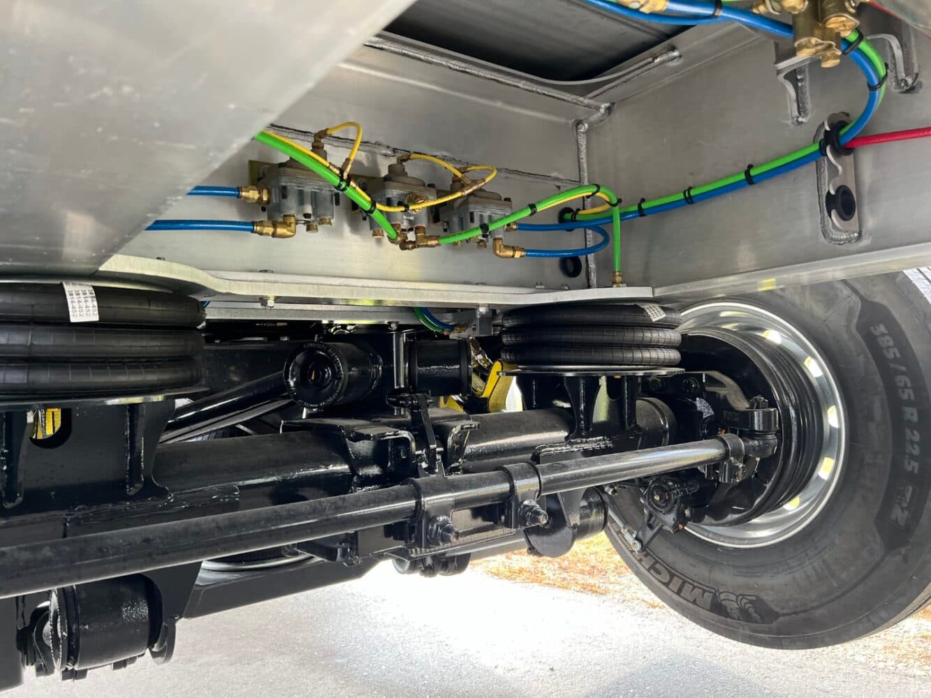THE SLACK ADJUSTER ON THE AUTOMATIC DUMPING SYSTEM